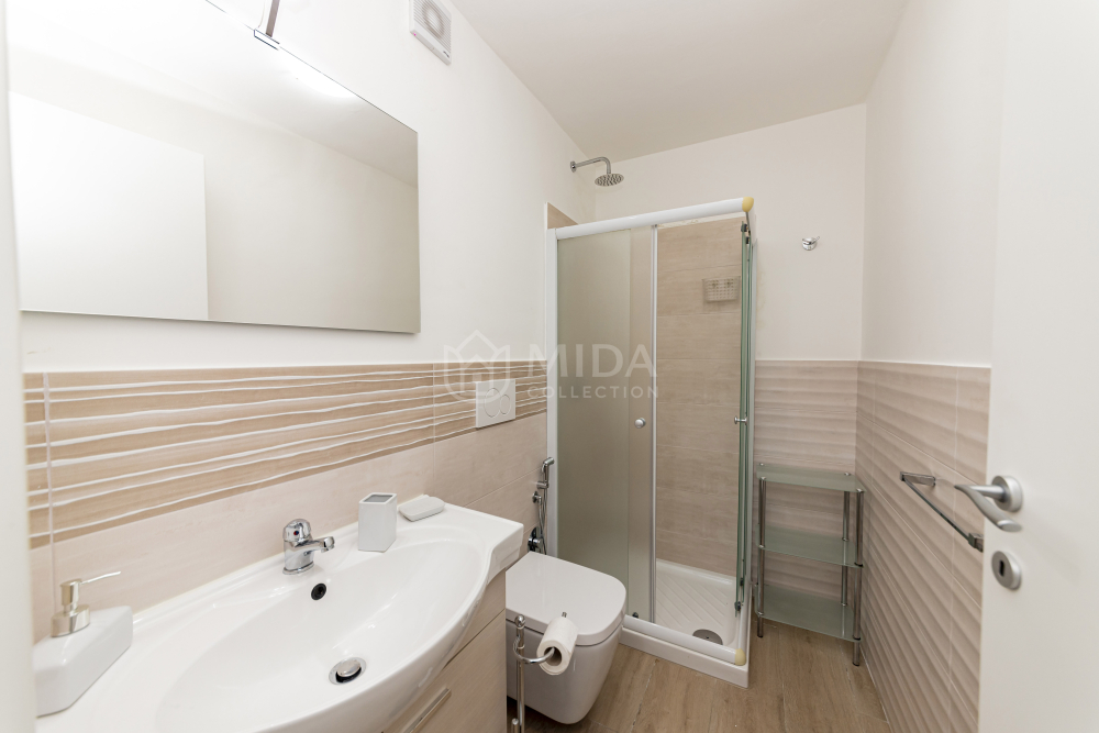 Camera 2 - Lory's House