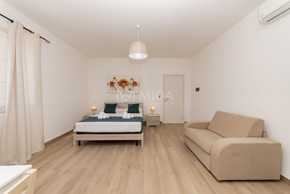 Camera 1 - Lory's House