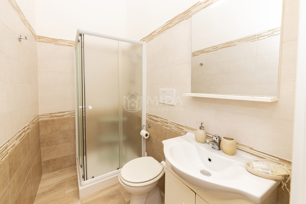 Camera 5 - Lory's House