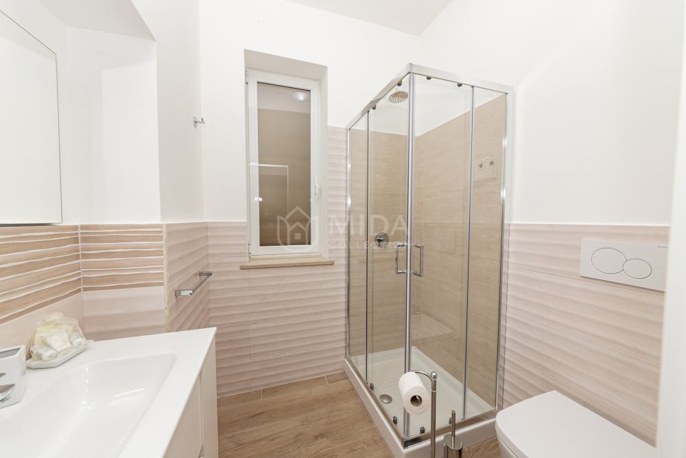 Camera 4 - Lory's House 