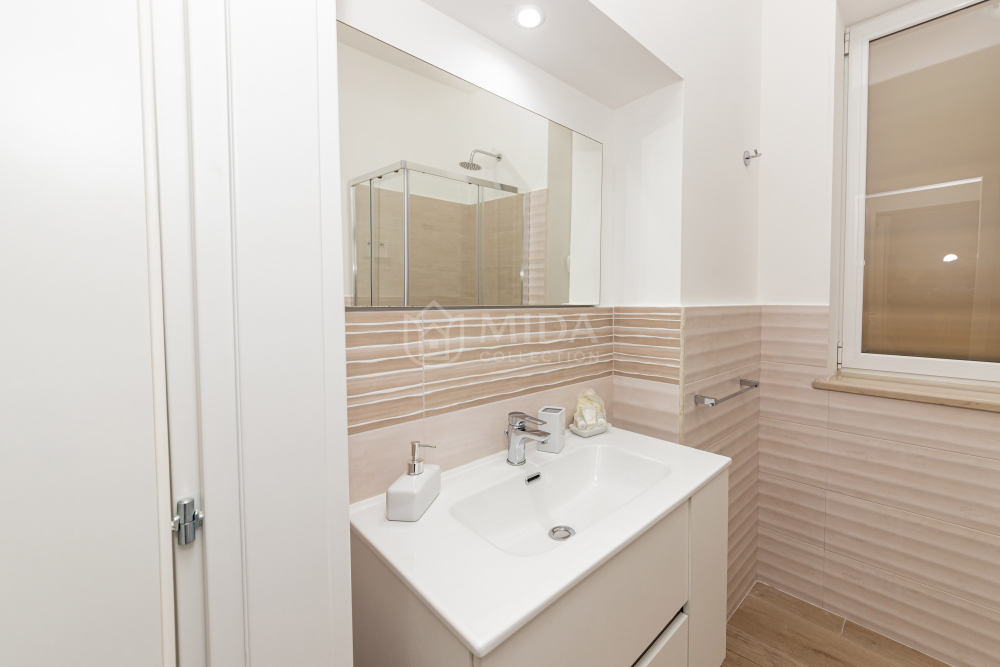 Camera 4 - Lory's House 