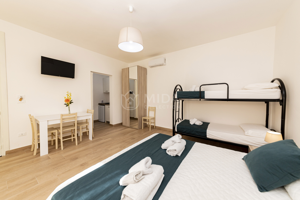 Camera 4 - Lory's House 