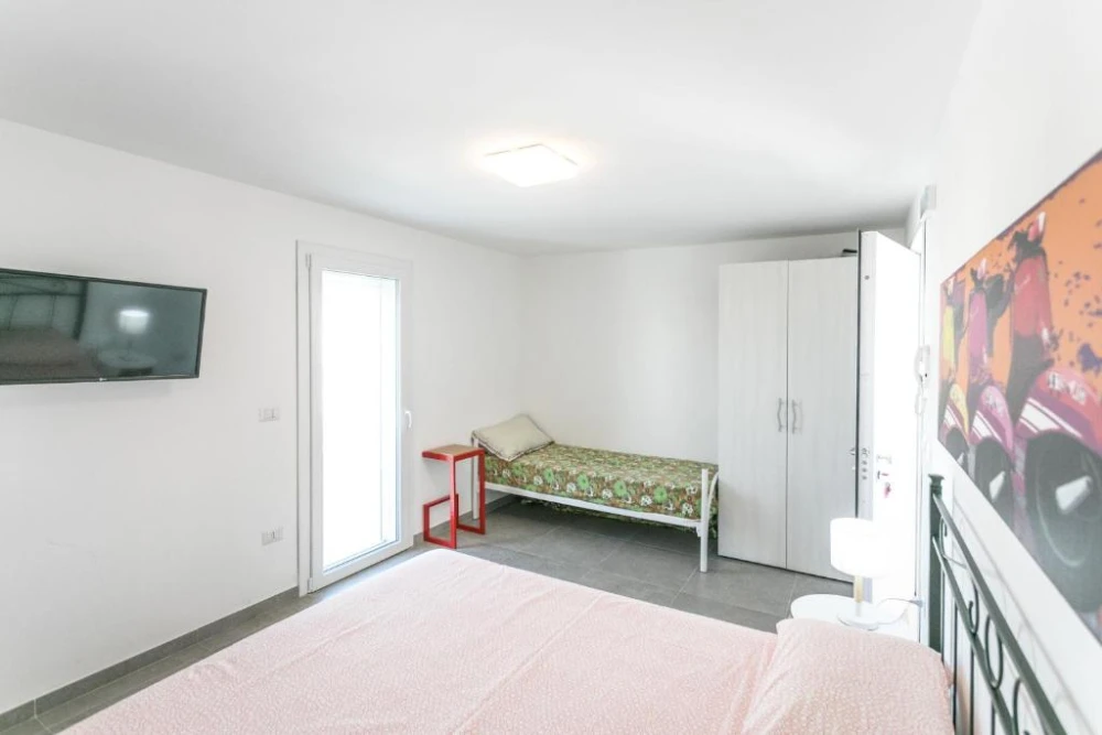 Room 5 (3 pax) - SH
