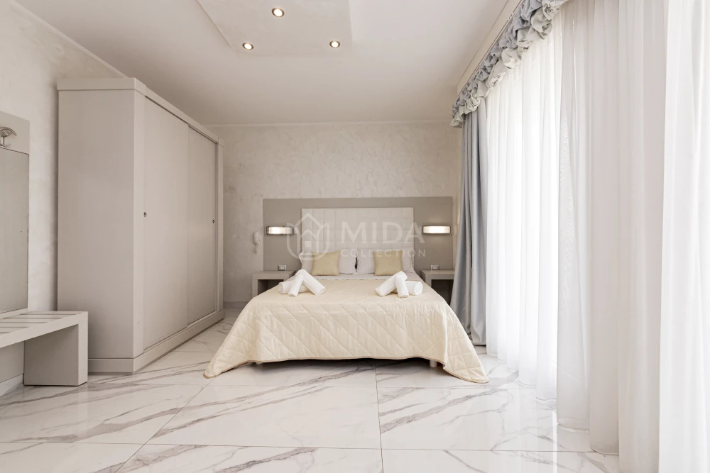 Riviera Luxury - Camera 1