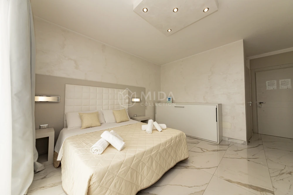Riviera Luxury - Camera 2