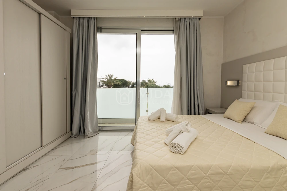 Riviera Luxury - Camera 2
