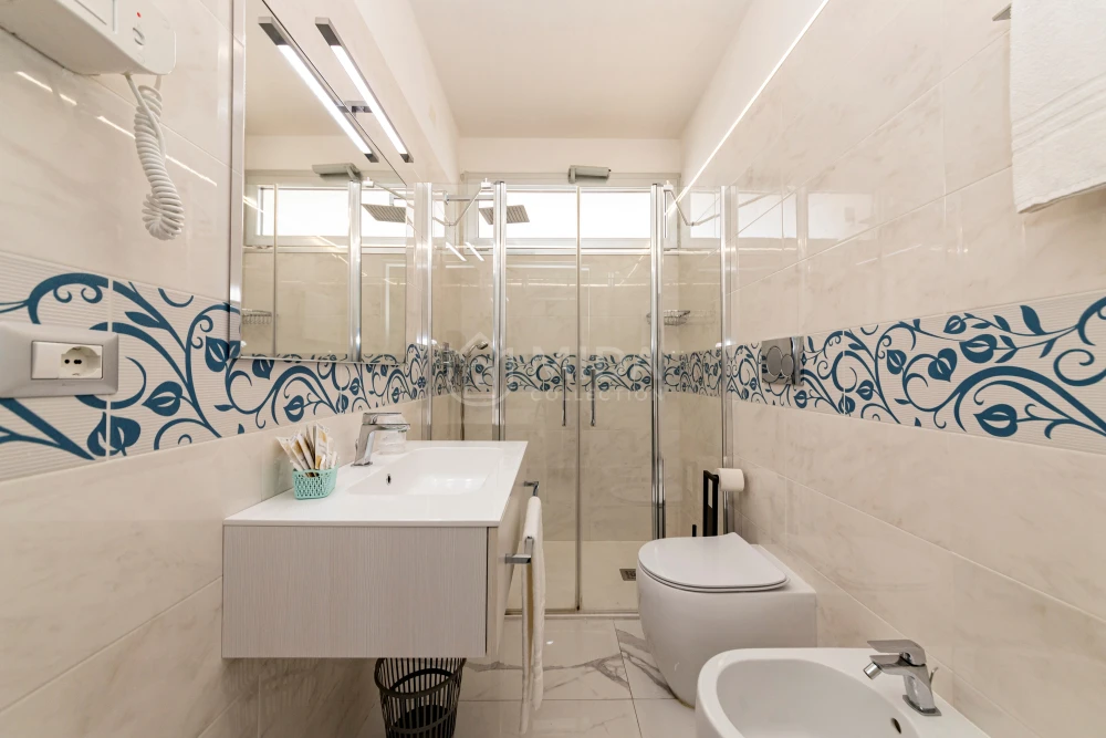 Riviera Luxury - Camera 2