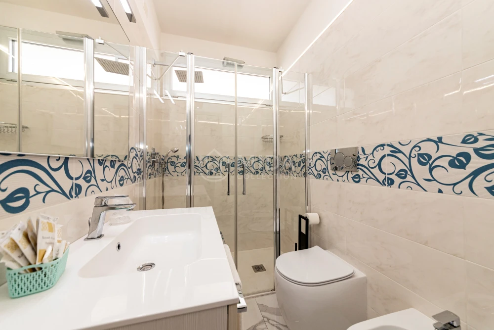 Riviera Luxury - Camera 2