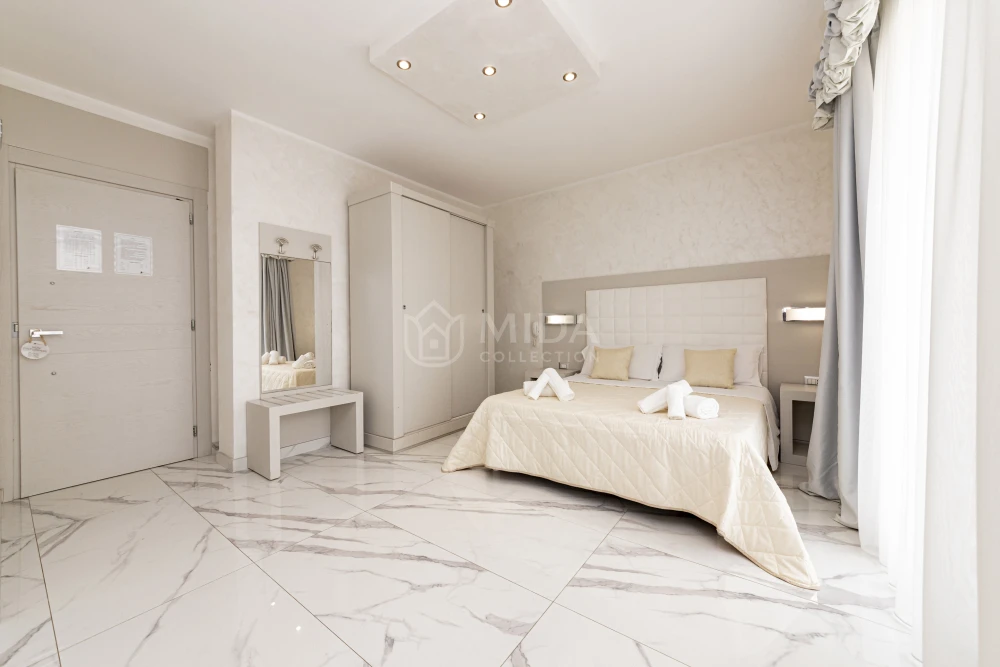 Riviera Luxury - Camera 1