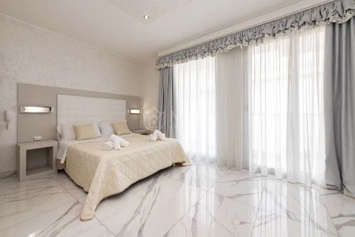Riviera Luxury - Camera 1