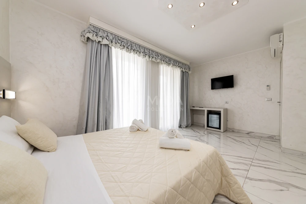 Riviera Luxury - Camera 1