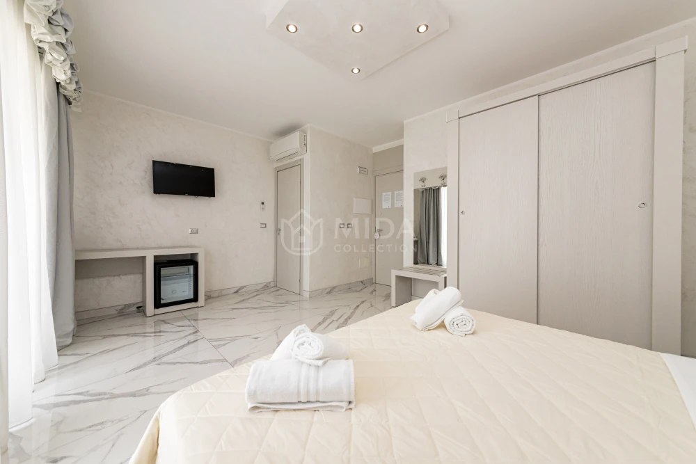 Riviera Luxury - Camera 1