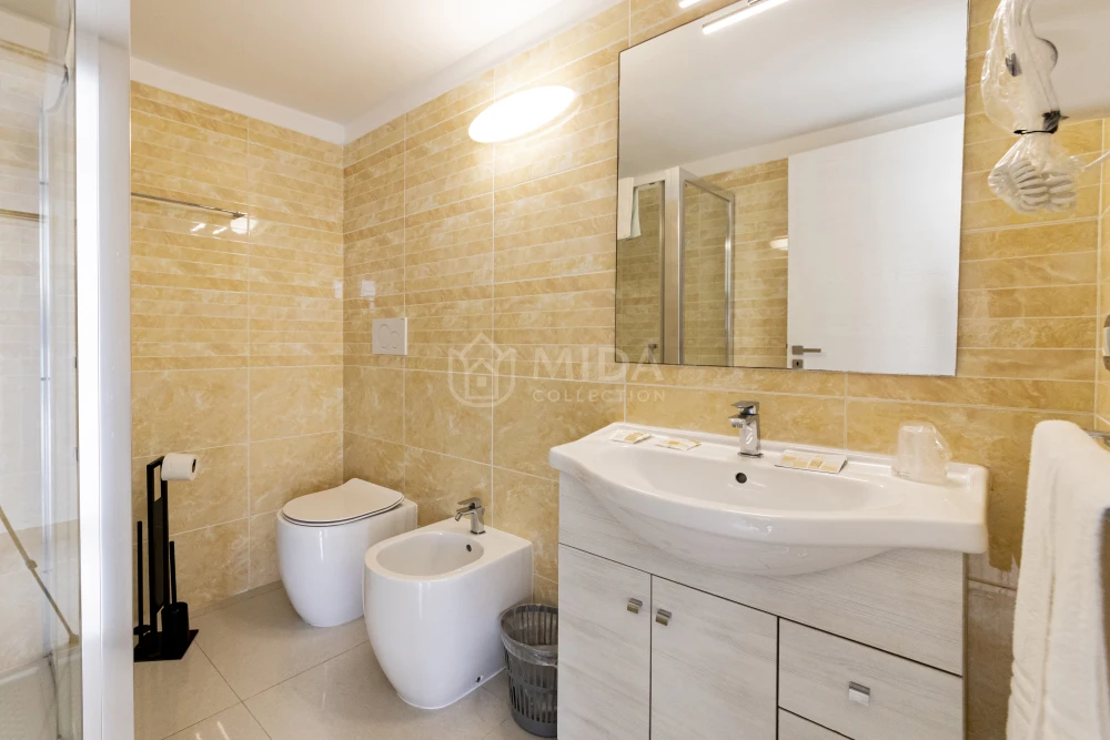 Riviera Luxury - Camera 5
