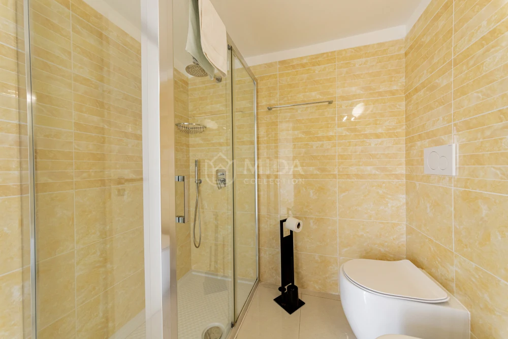 Riviera Luxury - Camera 5
