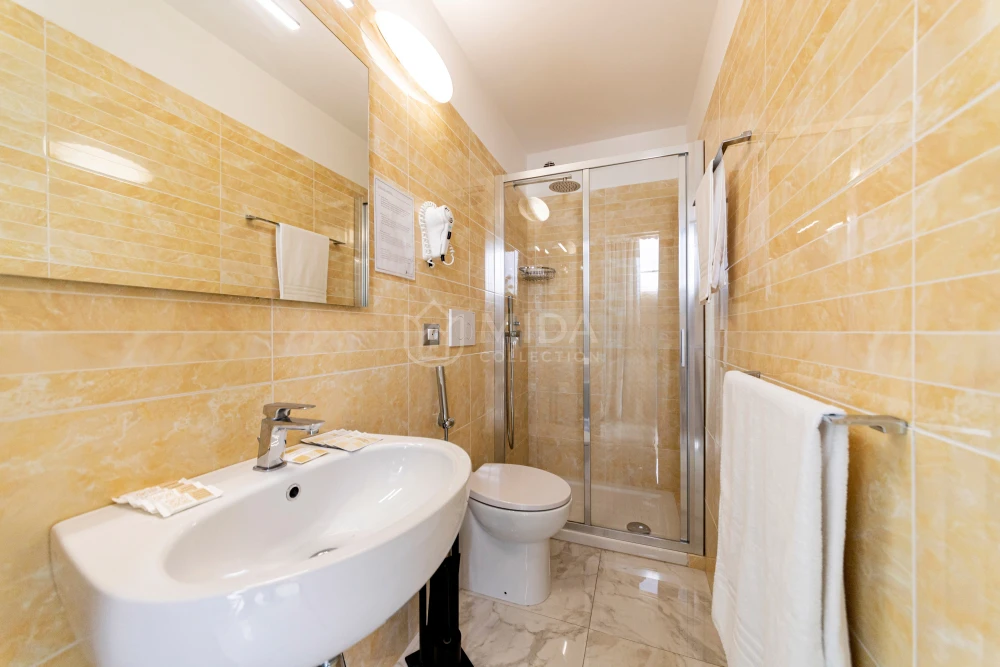 Riviera Luxury - Camera 6