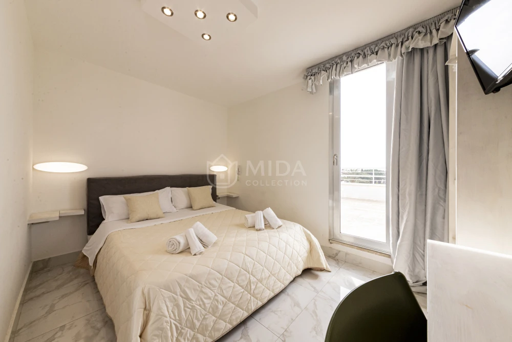 Riviera Luxury - Camera 6