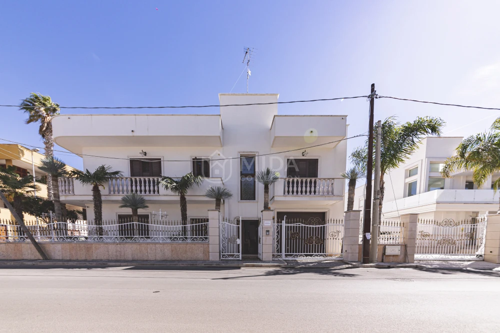 Camera 201 - President Apartments